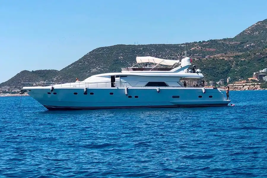 Alanya Yacht Rental 26m Ferretti 80